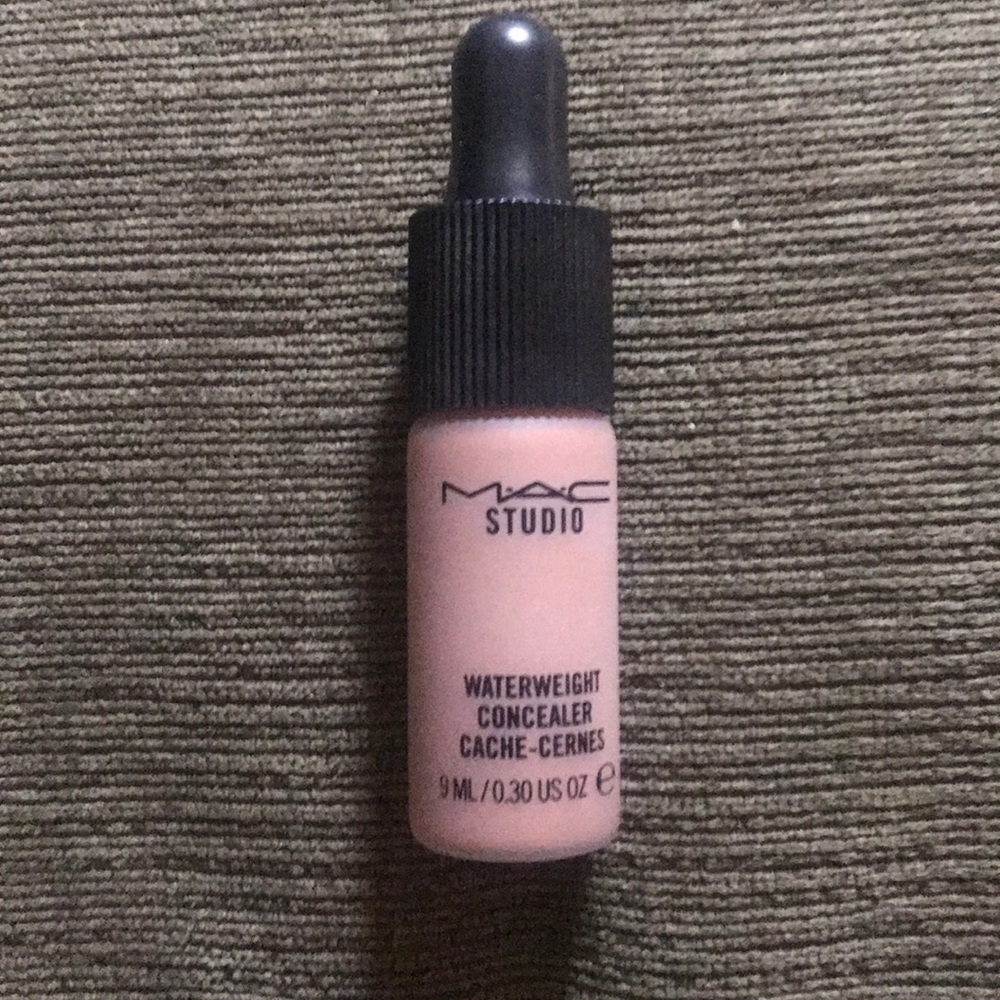 NWT Mac studio waterweight concealer NW45